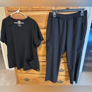 Women’s Dickies brand scrub set - 2X top, XL bottoms